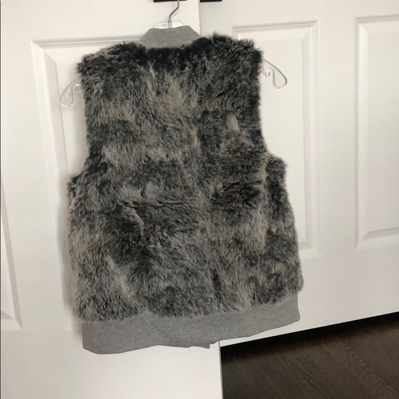 NWT Three Dots Faux Fur Vest - Picture 3 of 5